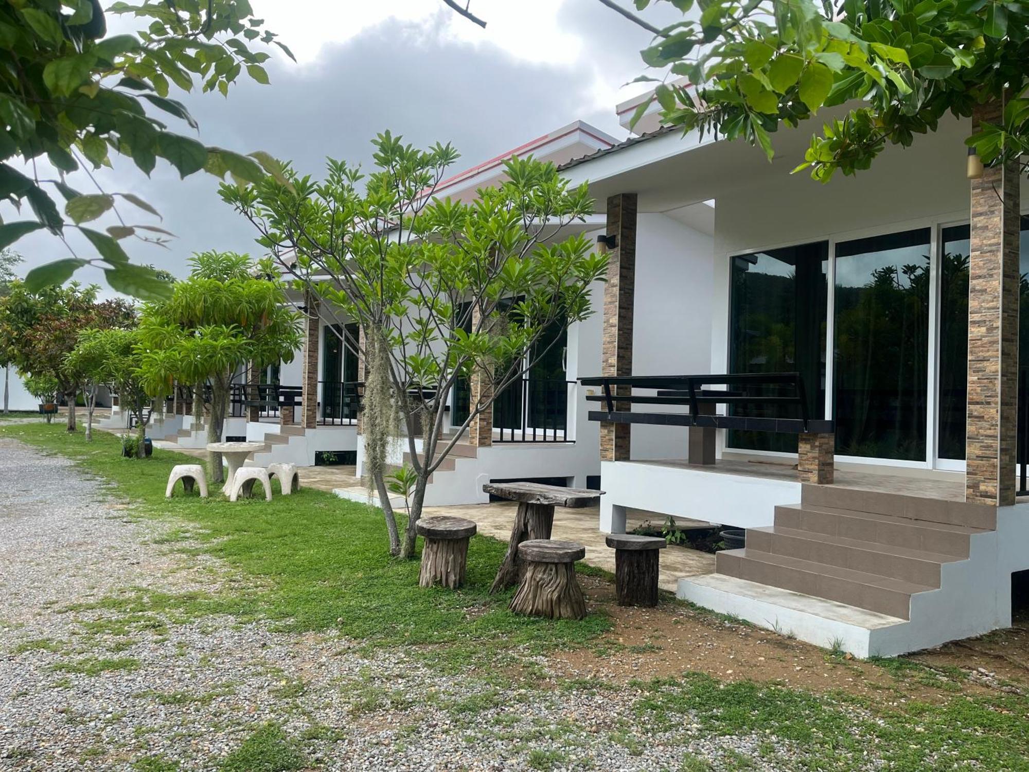 สุขสำราญรีสอร์ท หาดเจ้าหลาว จันทบุรี Ngoại thất bức ảnh